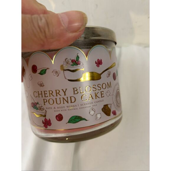 Bath and Body Works Cherry Blossom Pound Cake Pink candle New - Picture 2 of 4